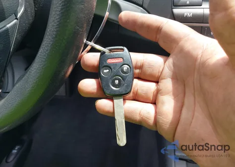 2011 Honda Accord 2.4 Lx z USA, uszkodzony, nr VIN 1HGCP2F33BA084528